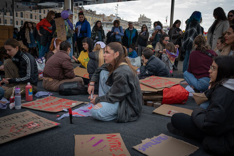  France, Marseille, 2023-03-08. Creation of signs in the Feminist Occupation Zone under the shadow of the Old port. Feminist strike and demonstrations on March 8th in Marseille on the occasion of the international women rights day. Photograph by Celine RAVIER / Hans Lucas.France, Marseille, 2023-03-08. Creation de pancartes dans la Zone d Occupation Feministe sous l ombriere du vieux port. Greve et manifestations feministes du 8 mars a Marseille a l?occasion de la journee internationale des droits des femmes. Photographie par Celine RAVIER / Hans Lucas.
